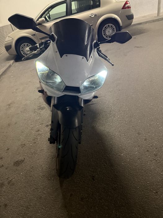 Yamaha YZF R6, An 2000, Carburatie