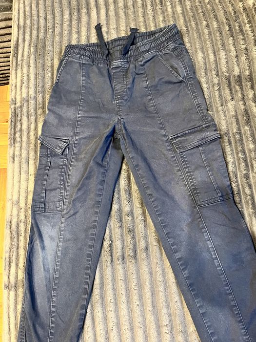 Лот 2 панталона Okaidi, пуловери Beneton и H&M