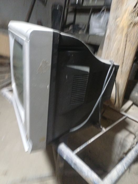 Televizor kichikgina 1×3xonalar uchun juda mos oladiganlar yozsin
