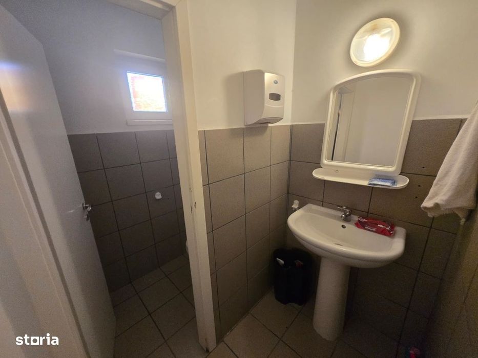Casa individuala 3 nivele, 12 camere, 6 bai, 10 parcare, Lipovei