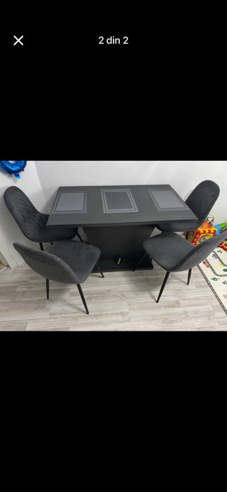Masa extensibila +4 scaune de catifea cu spatar