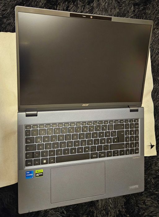 Vand propriul laptop Acer TravelMate P416.-52G!
