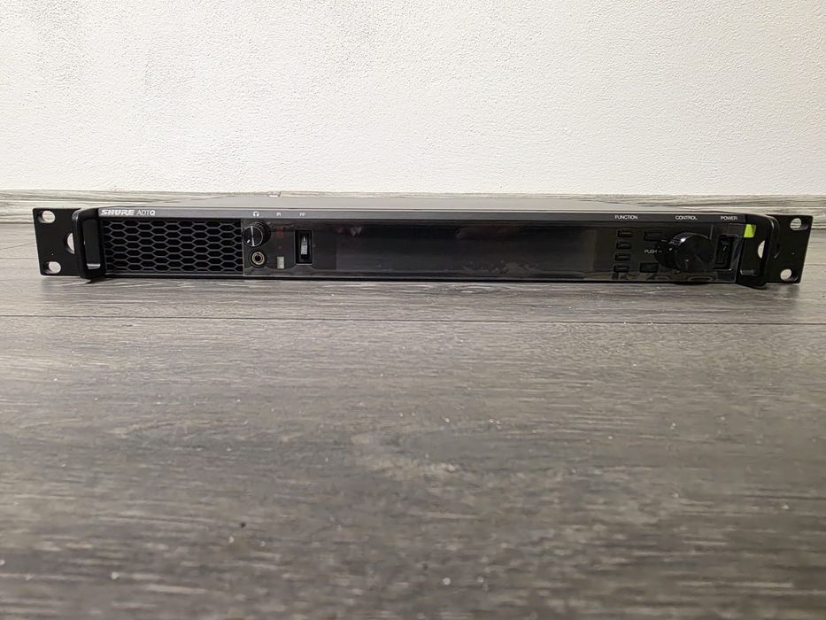 Aparatura performata audio video SHURE QSC ,NOU !!!!