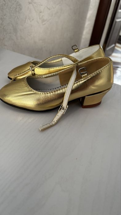 Биге арналган туфли сатылады. 27 размер . Нлвый