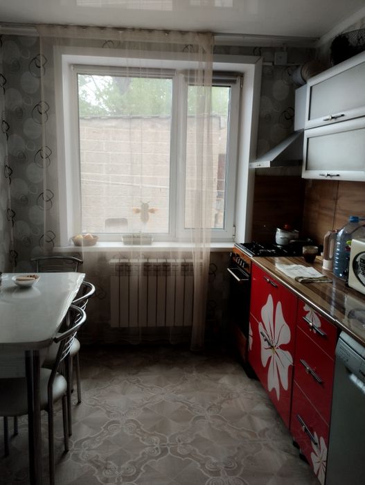 Продам квартиру 3-х комнатную