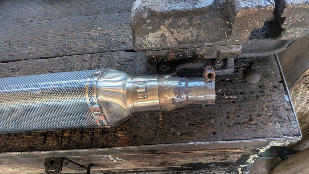 Vând toba sport scuter sau ATV.