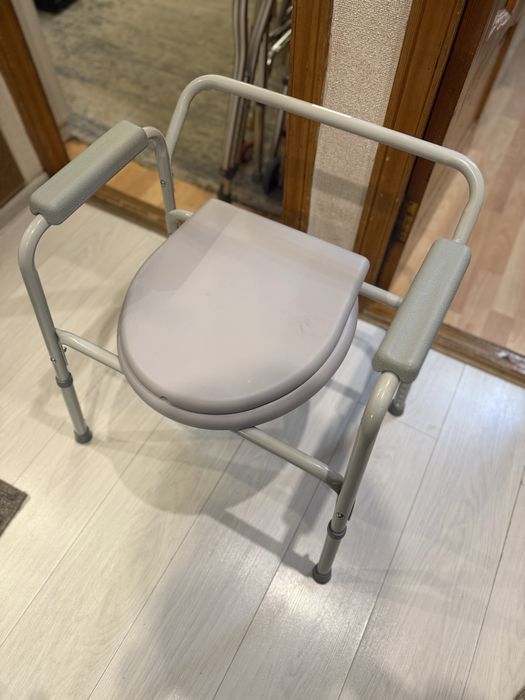 Санитарный стул-туалет