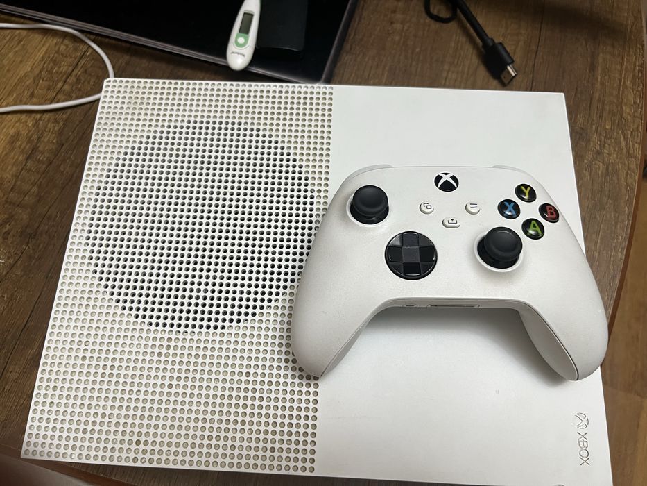 Продается Xbox one s