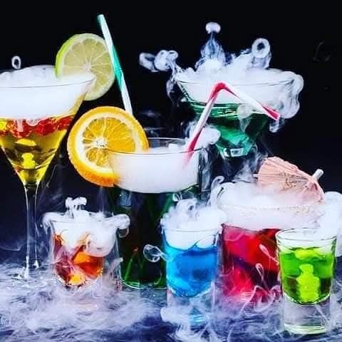 Fum greu, porumbei, gheata carbonica, dj . Etc