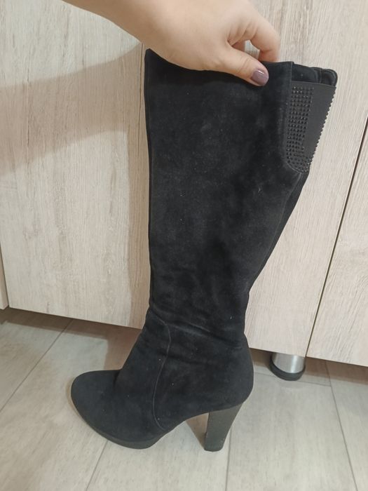 Продаю зимние женские сапоги