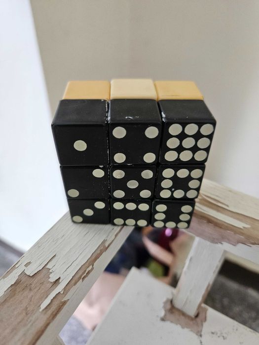 Ретро играчка рубик кубче.