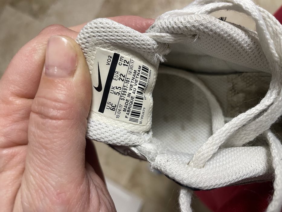 Adidasi Nike air max nr 22