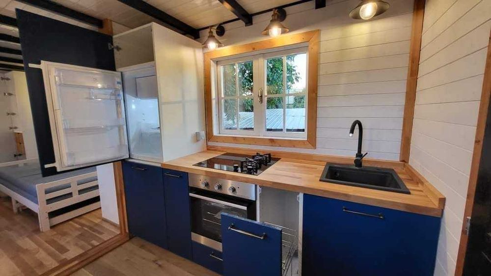 Tiny House - casuta pe roti, lemn masiv, construcție artizanală — 17 mp, complet mobilată, gata de iarnă.