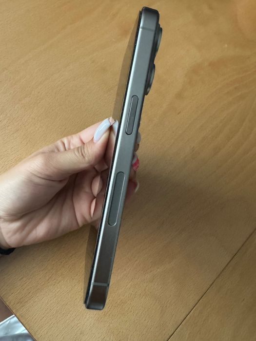 Продавам iPhone 15 Pro