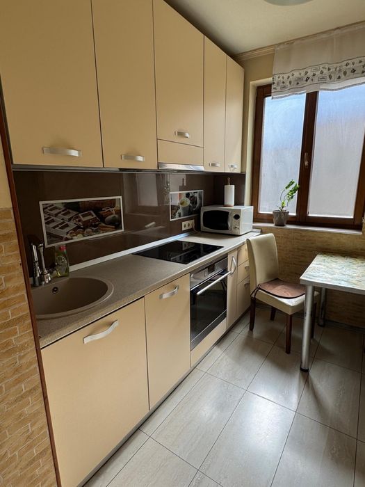 Apartament cu trei camere decomandat , zona Rogerius