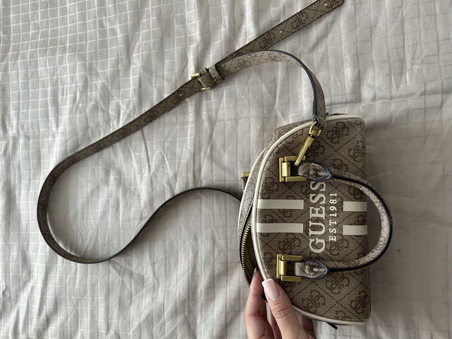 Дамска чанта Guess