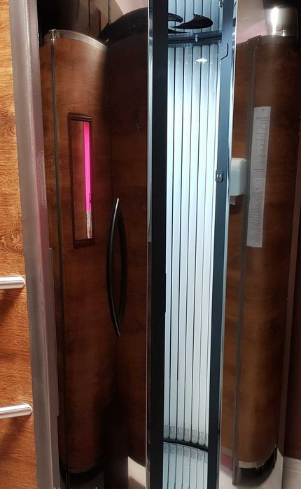 Мощен вертикален солариум 52x180W