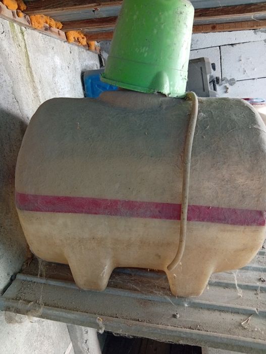 Vând butoaie fibra 100l și 180 litri 200 respectiv400 ron.0740924434
