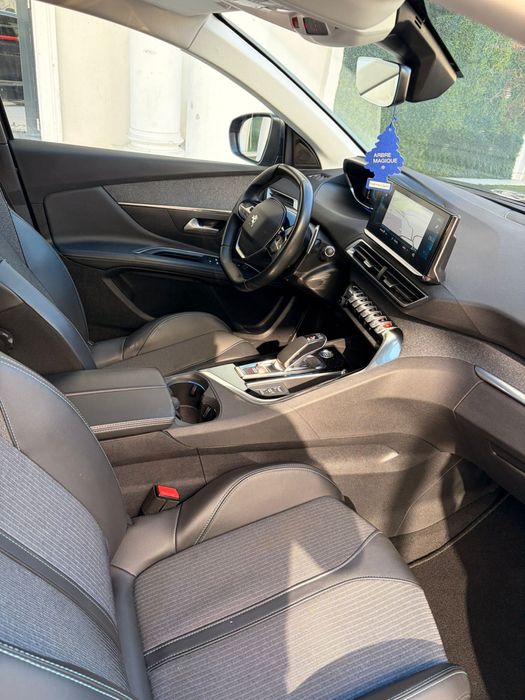 Peugeot 3008 Plug In Hybrid/ Allure