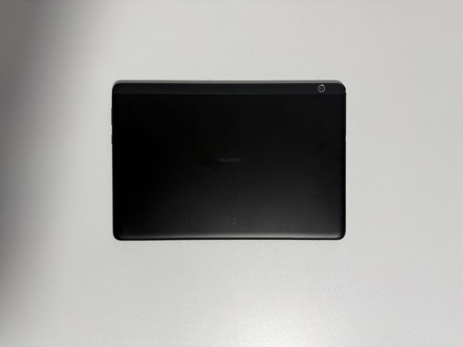 Tableta huawei media pad t5. Cu folie si husa. Negociabil