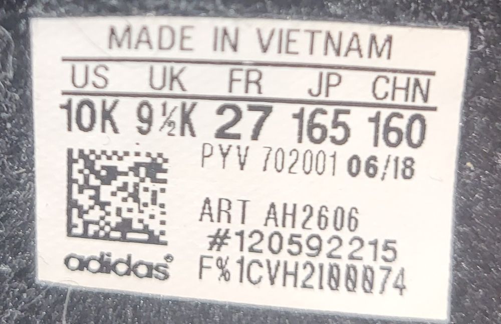 Детски затворени обувки