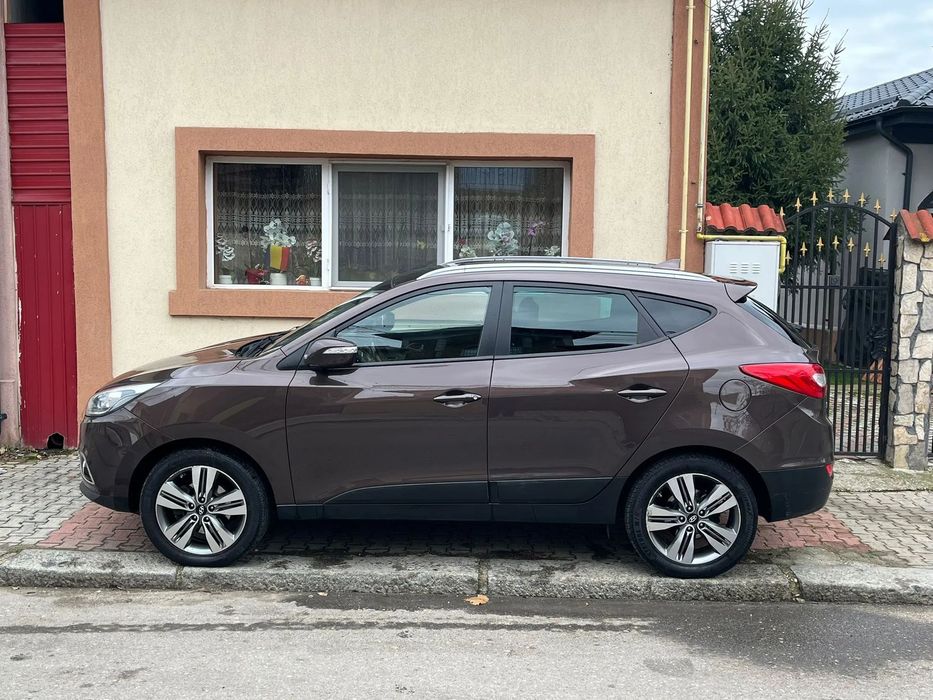 Hyundai ix35 Autoturism Hyundai Ix35, tractiune 4X4, cutie de viteze automată.