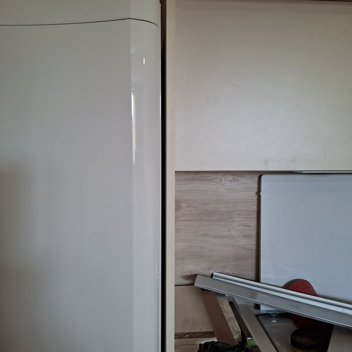 Продавам хладилник с фризер