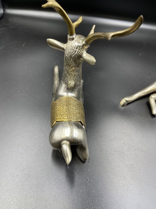 Doua capre din alama argintata, gravate