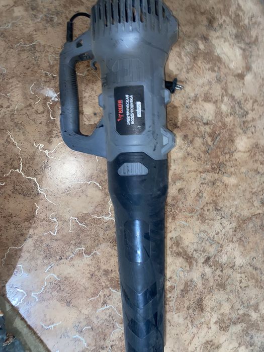 Дуйка для листьев