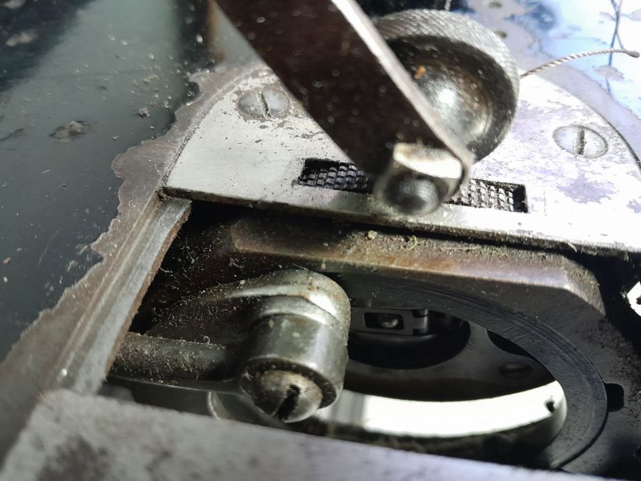 Крачна шевна машина SINGER за кожа – 150 евро