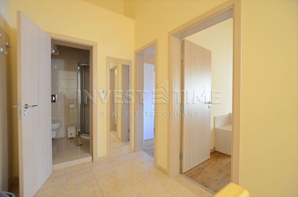 Голям тристаен апартамент в центъра на с. Кранево