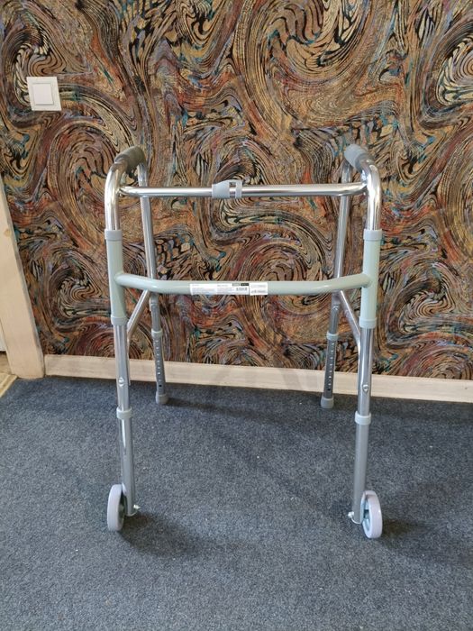 Ходунки для пожилых людей