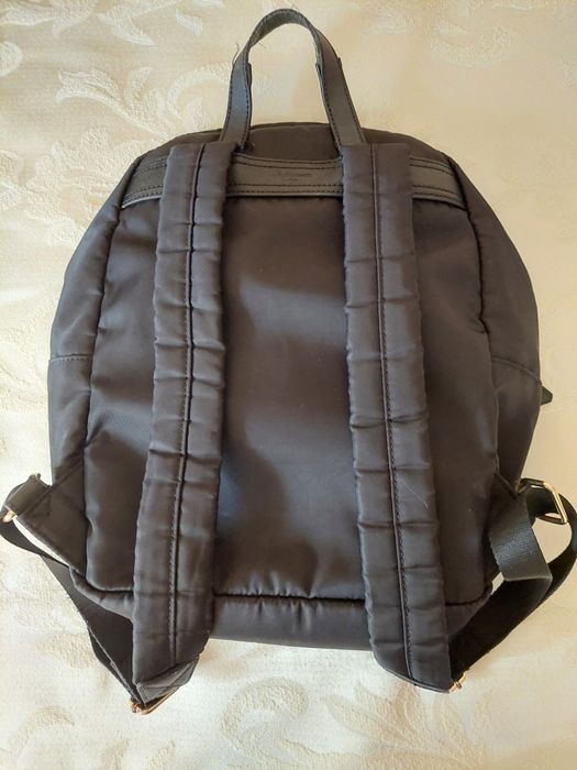 Дамски раници в черно