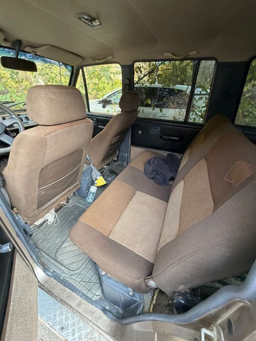 машина Isuzu Trooper