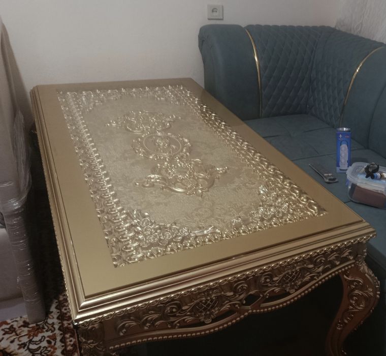 Элитный классический журнальный стол Luxury в отличном состоянии