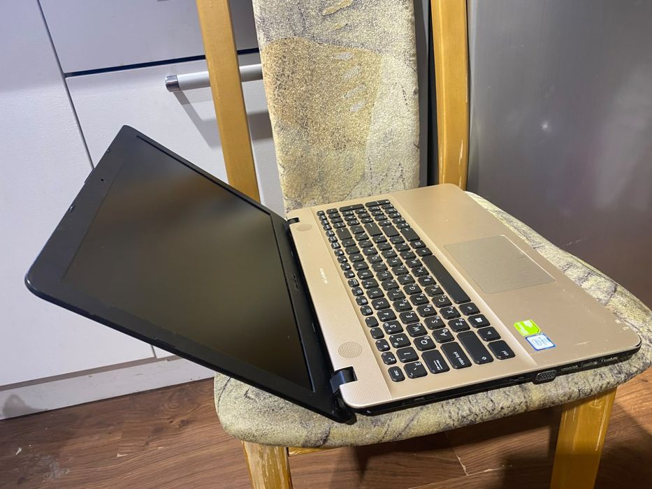 ASUS intel core i3 Skylake/Nvidia GeForce
