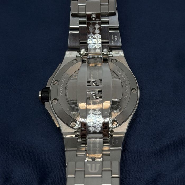 Мъжки часовник Maurice Lacroix Aikon Venturer черен