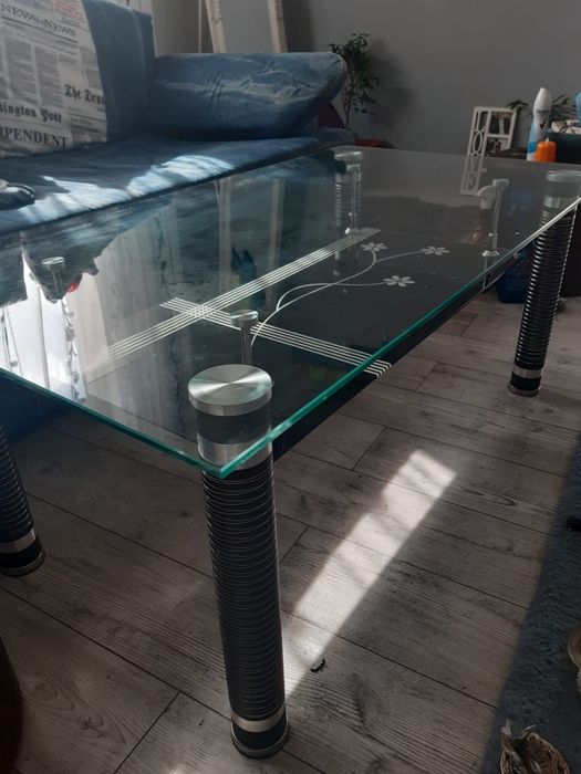 Masuta living din sticla