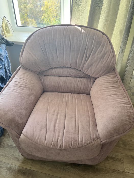 Продам два мягких уголка