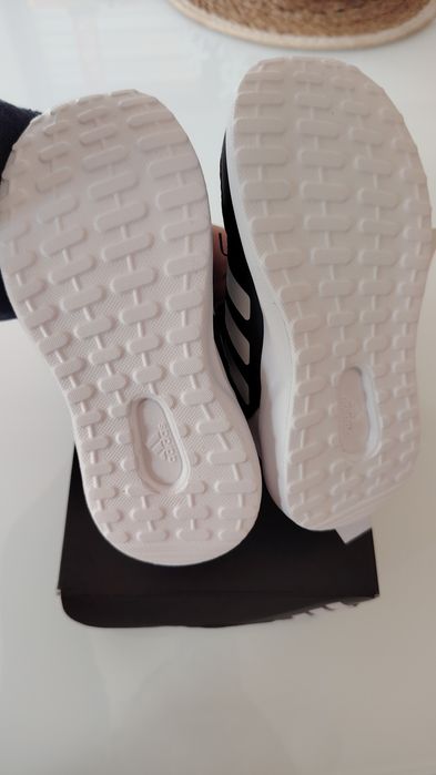 Нови маратонки Adidas/26