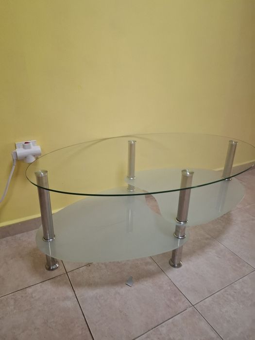 Нова стъклена холна маса от закалено стъкло.