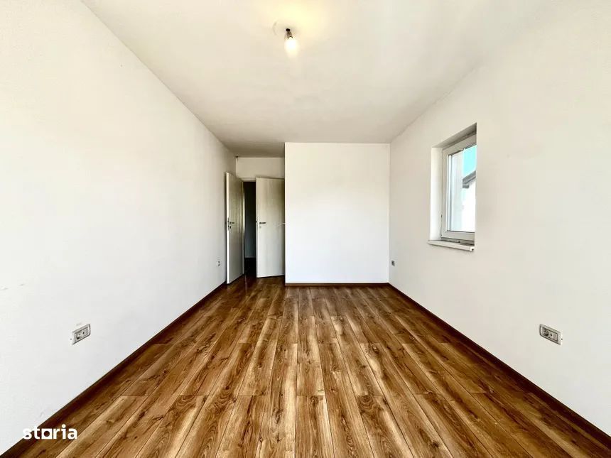 Casă de închiriat 5 camere + 5 băi + 3 balcoane + terasă 800€/luna
