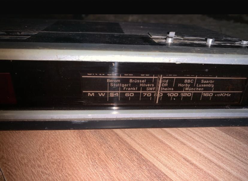 radio portabil apollo foarte vechi