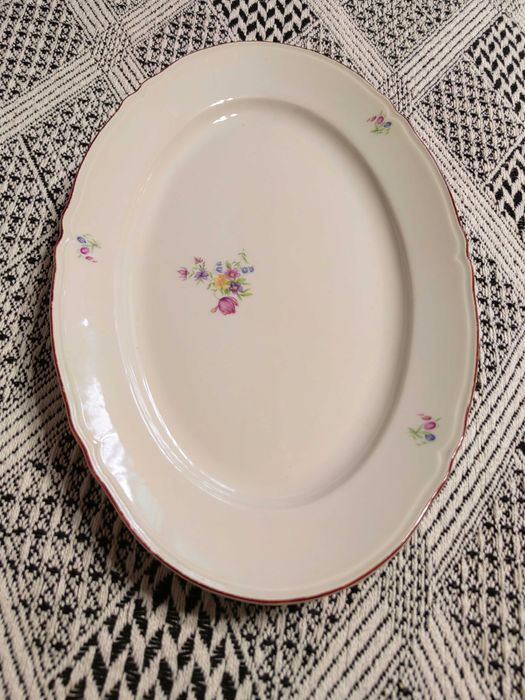 Овално порцеланово плато