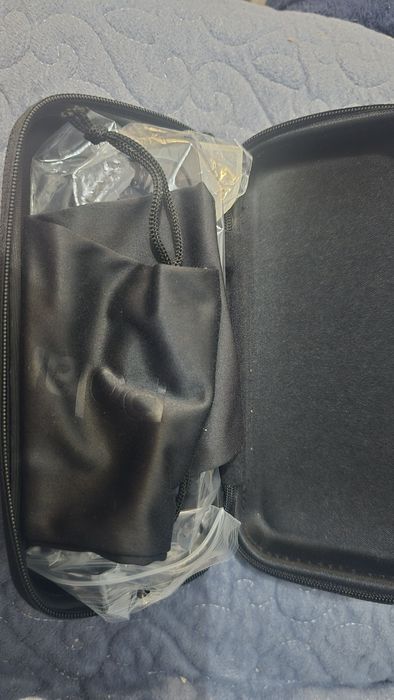 Vând ochelari Polaroid noi