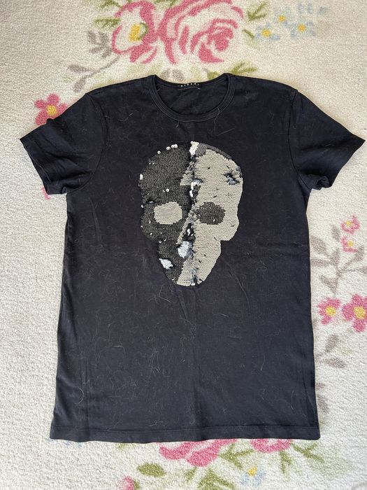 Продавам маркови тениски, размер S!