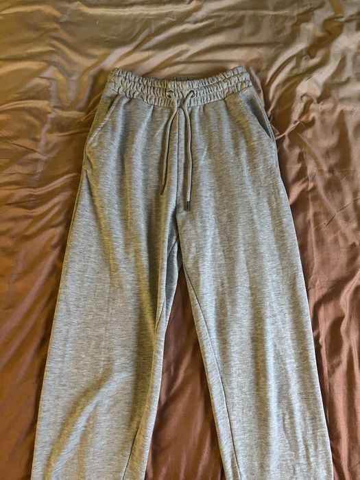 Pantaloni de trening gri comfortabili