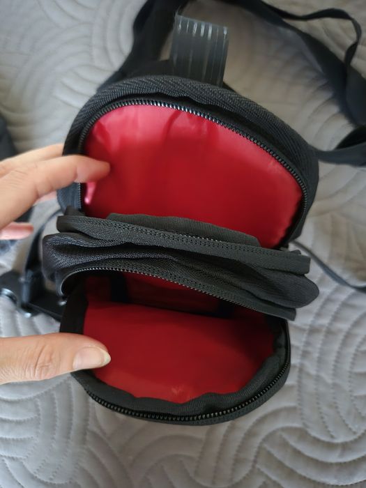 Черна чантичка за крак за мотор Furygan