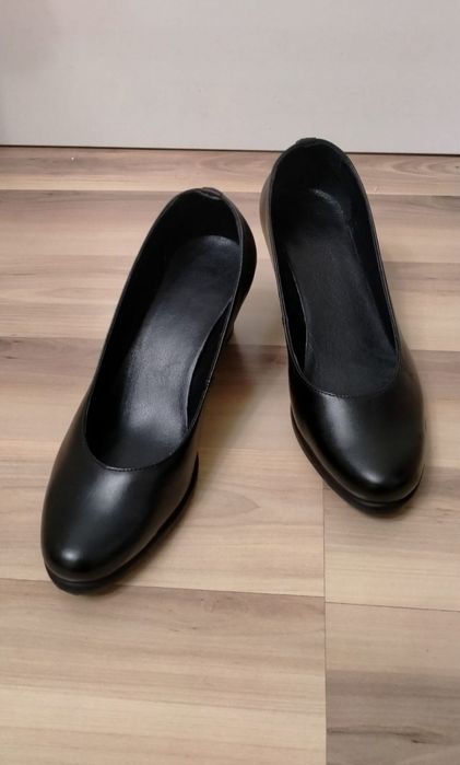 Продам женский туфли