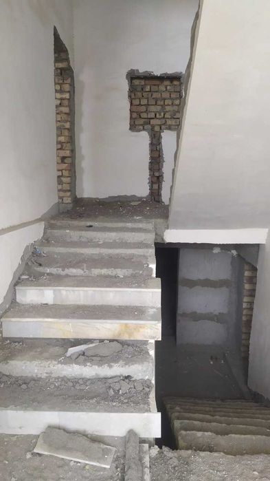 Qurilishi tugallanmagan ko`p qavatli turar joy binosi